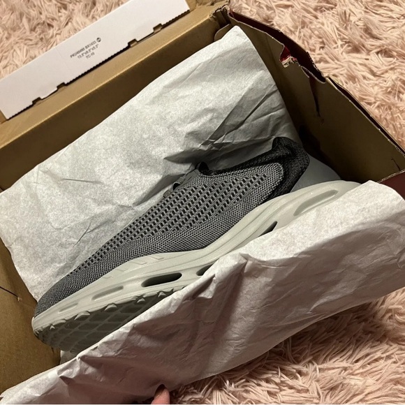 Men’s Skechers no tie slip in tennis shoe - Picture 2 of 6